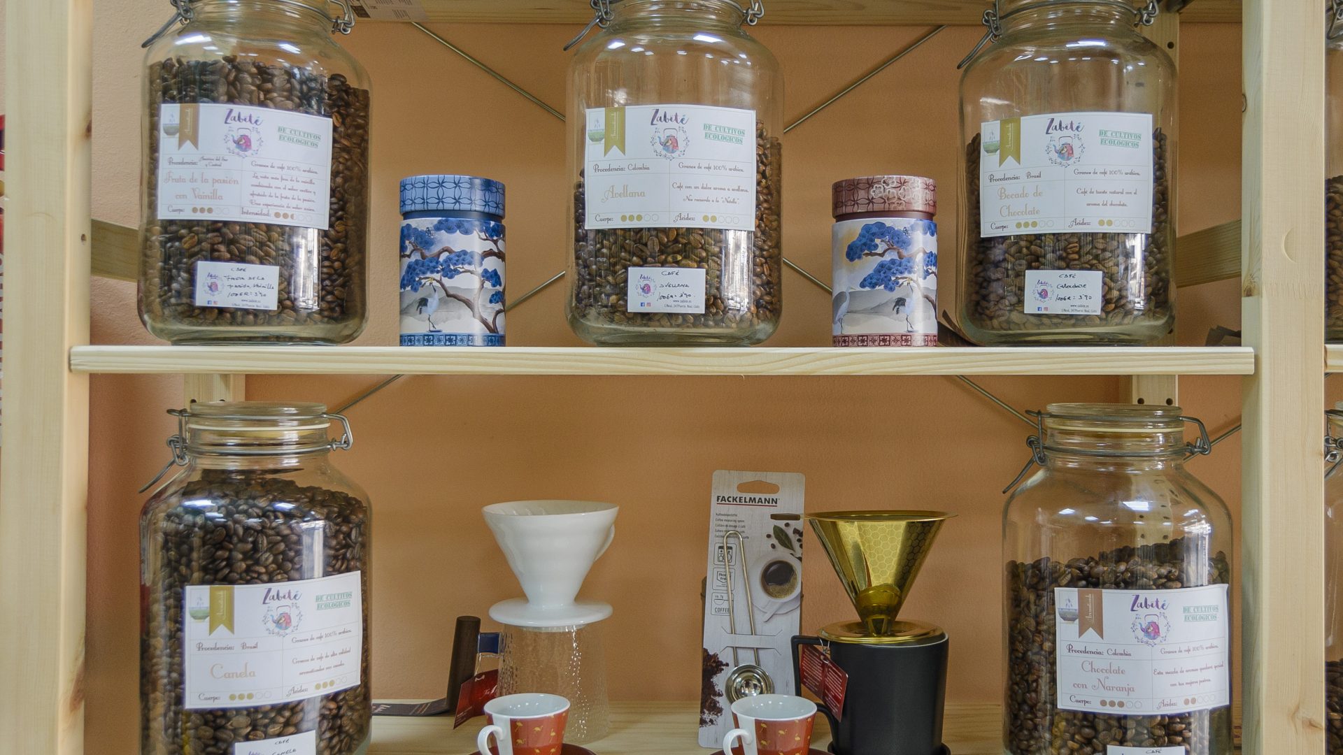 café arábica en grano de procedencias y aromatizados